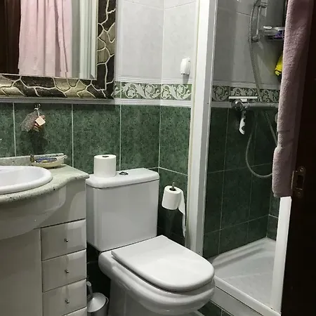 Amezola 2- Habitación con baño exterior de uso privado en casa compartida Bilbau Exterior foto