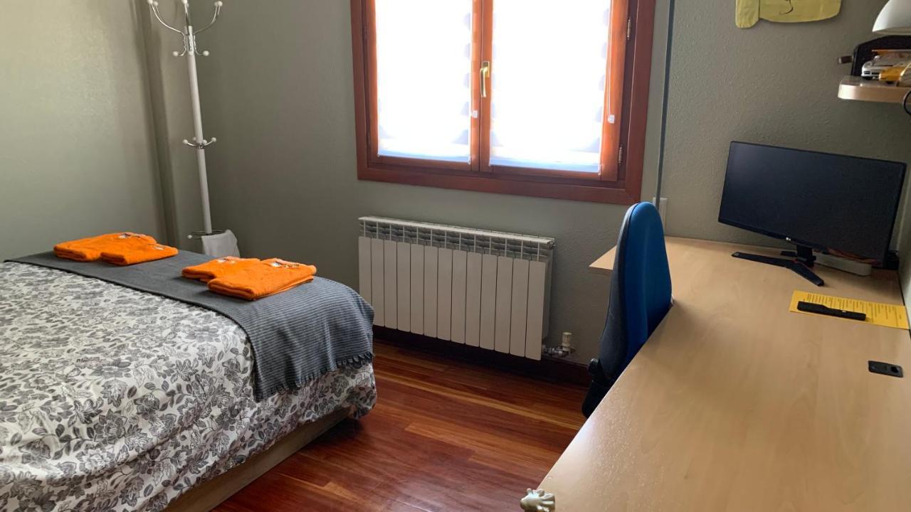 Amezola 2- Con Bano Exterior De Uso Privado En Casa Compartida Privatunterkunft Bilbao